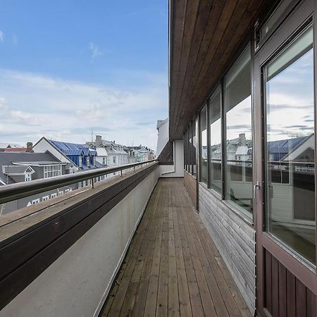 Penthouse Apt On The Shopping Street-Free Parking Reykjavik Bagian luar foto