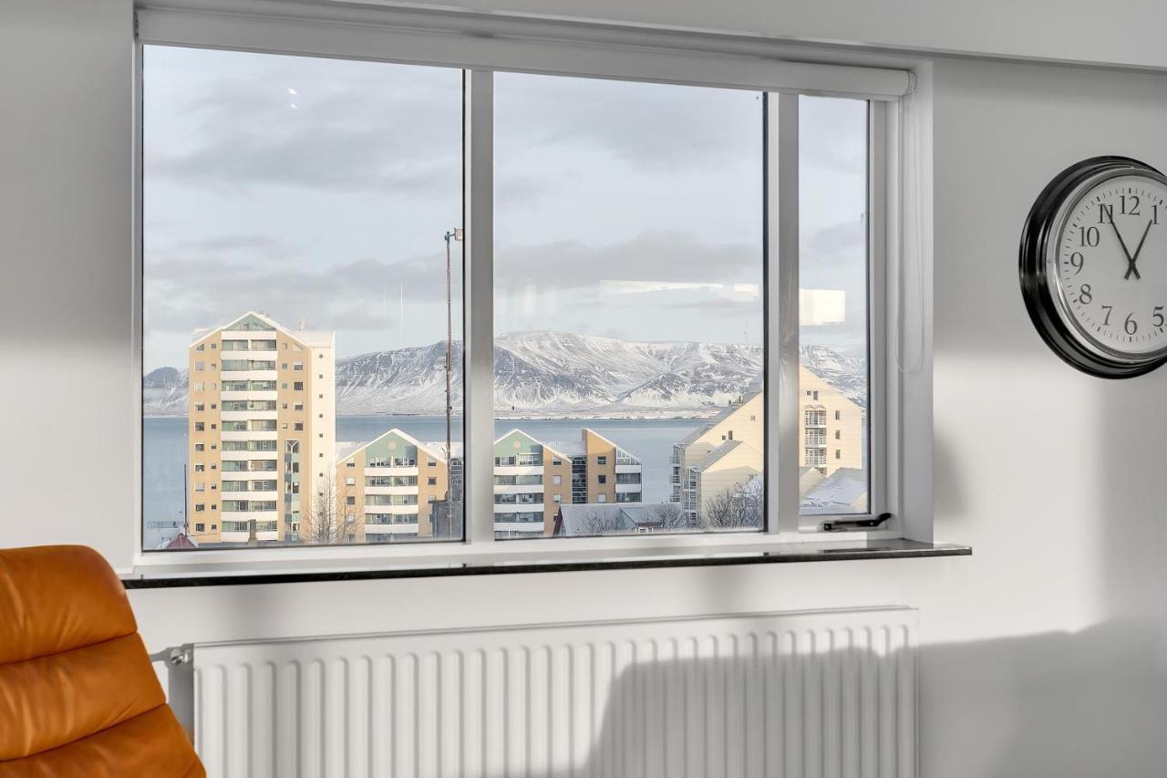 Penthouse Apt On The Shopping Street-Free Parking Reykjavik Bagian luar foto