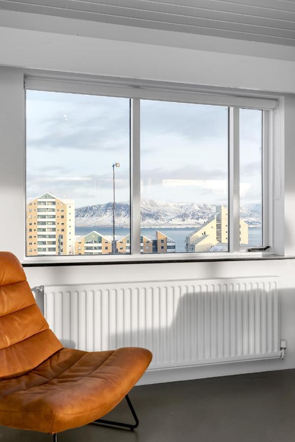 Penthouse Apt On The Shopping Street-Free Parking Reykjavik Bagian luar foto
