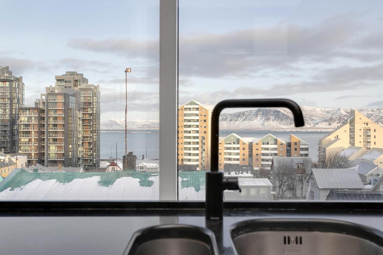 Penthouse Apt On The Shopping Street-Free Parking Reykjavik Bagian luar foto