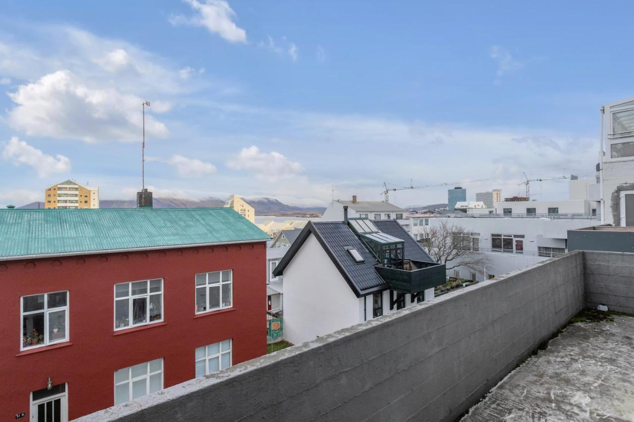 Penthouse Apt On The Shopping Street-Free Parking Reykjavik Bagian luar foto