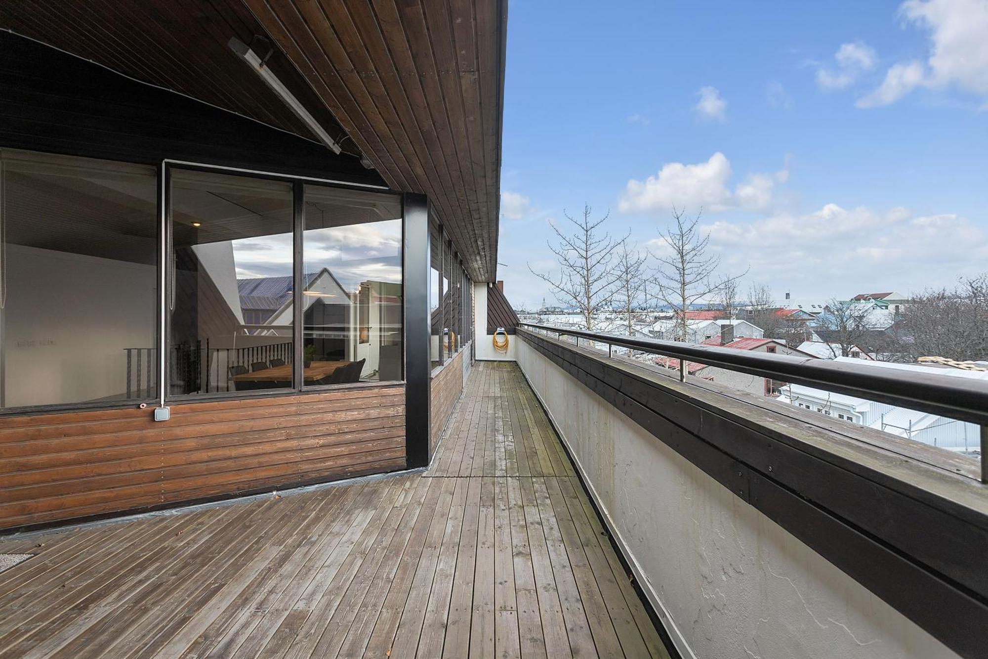 Penthouse Apt On The Shopping Street-Free Parking Reykjavik Bagian luar foto