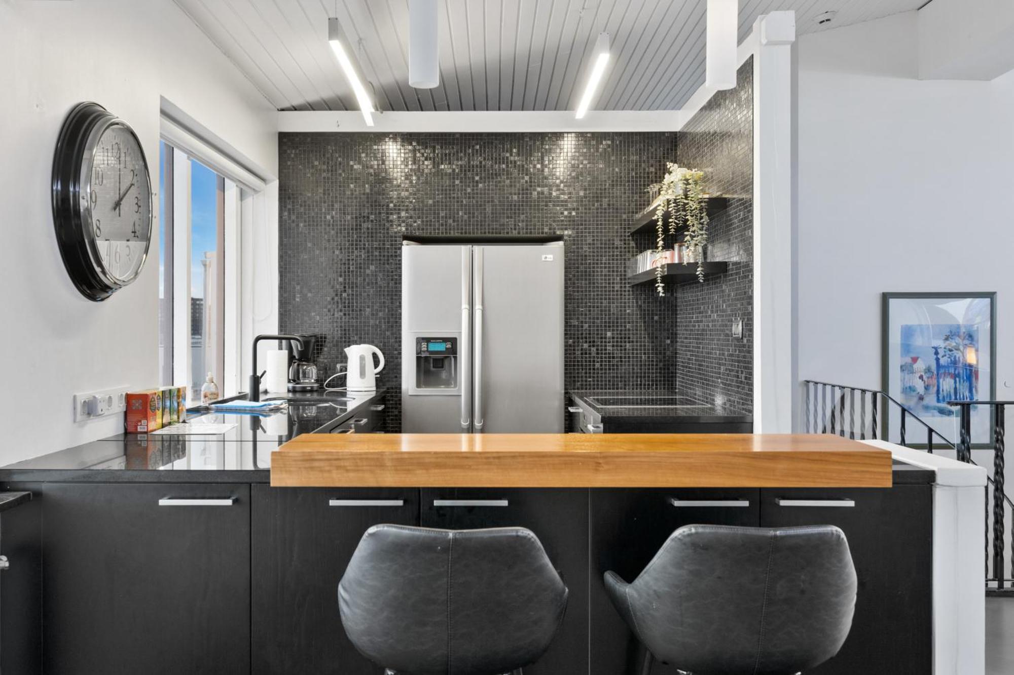 Penthouse Apt On The Shopping Street-Free Parking Reykjavik Bagian luar foto