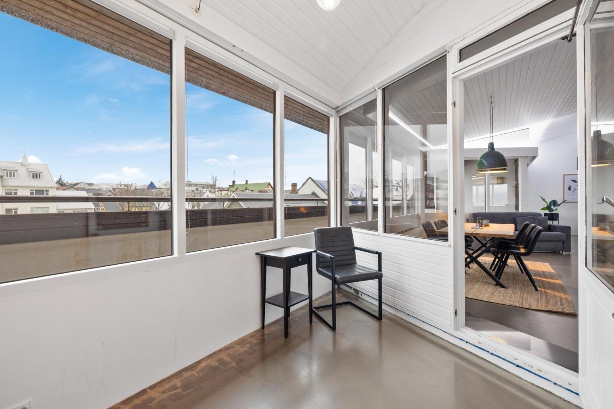 Penthouse Apt On The Shopping Street-Free Parking Reykjavik Bagian luar foto