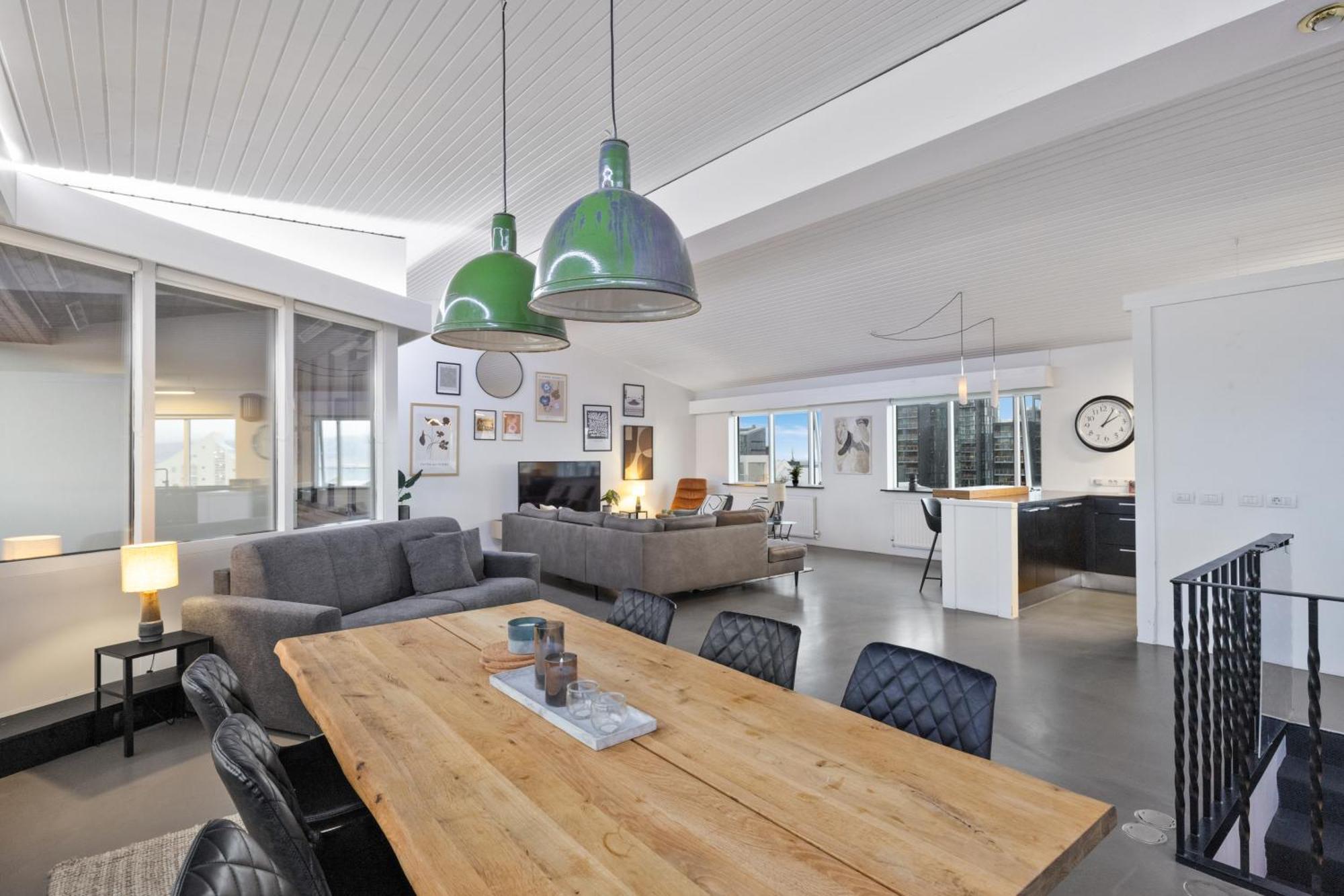 Penthouse Apt On The Shopping Street-Free Parking Reykjavik Bagian luar foto