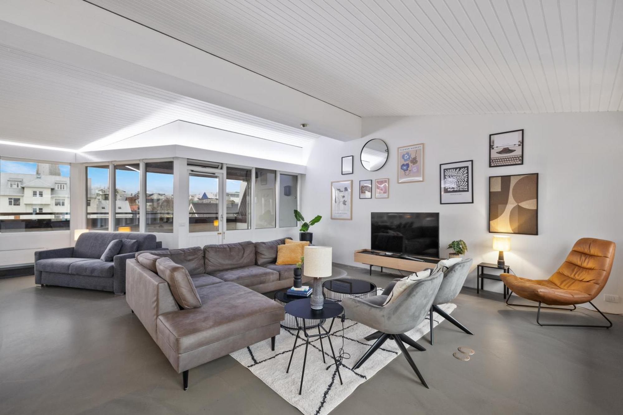 Penthouse Apt On The Shopping Street-Free Parking Reykjavik Bagian luar foto