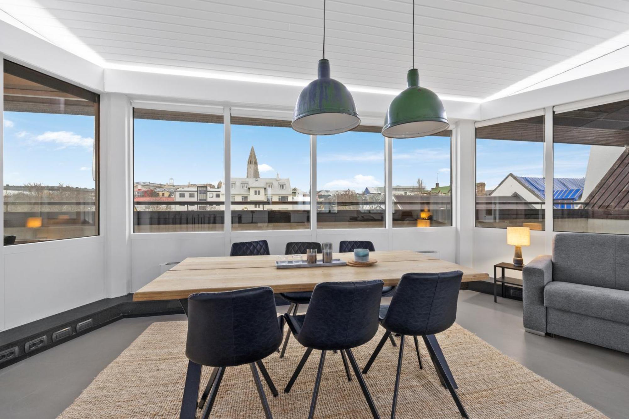 Penthouse Apt On The Shopping Street-Free Parking Reykjavik Bagian luar foto