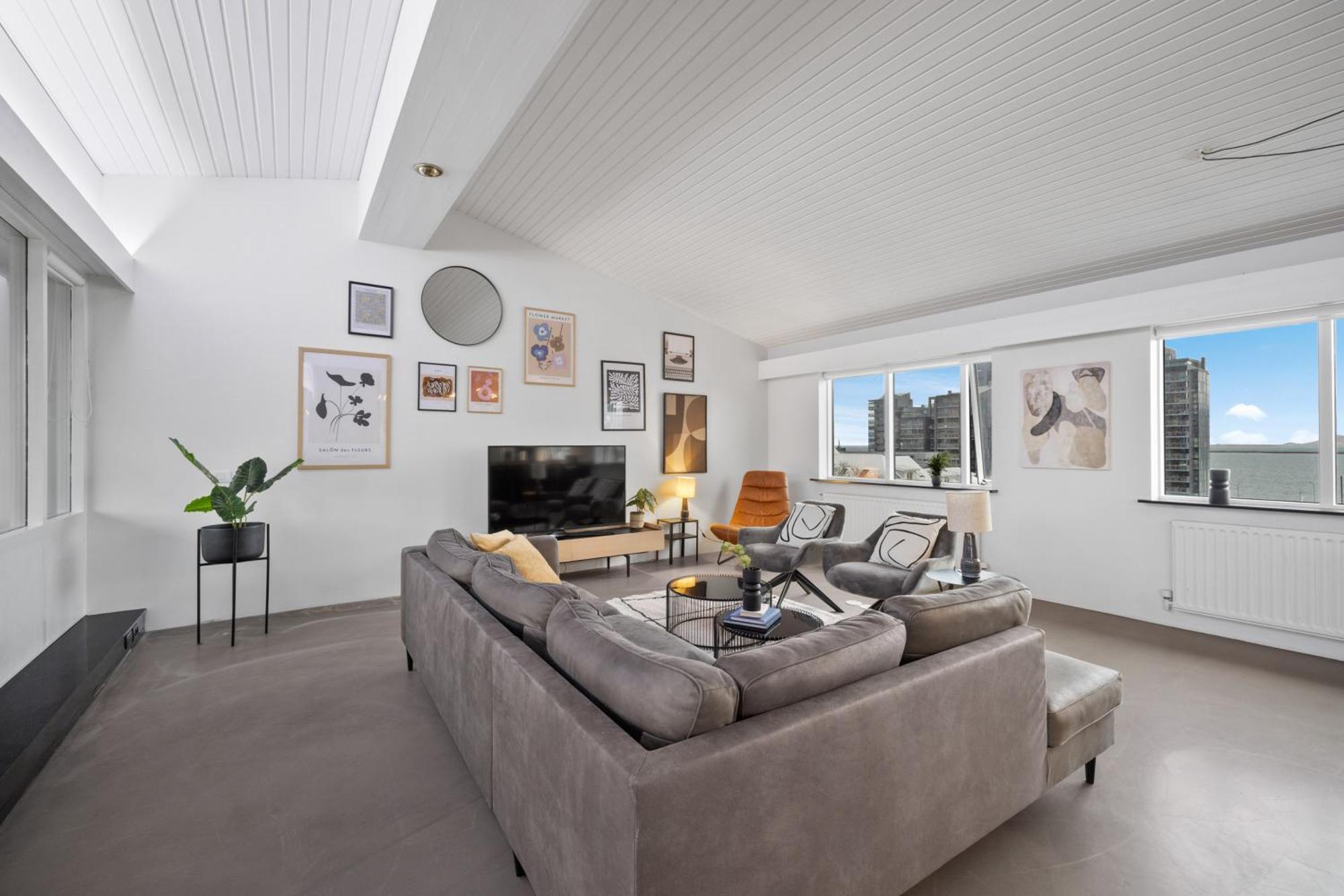 Penthouse Apt On The Shopping Street-Free Parking Reykjavik Bagian luar foto