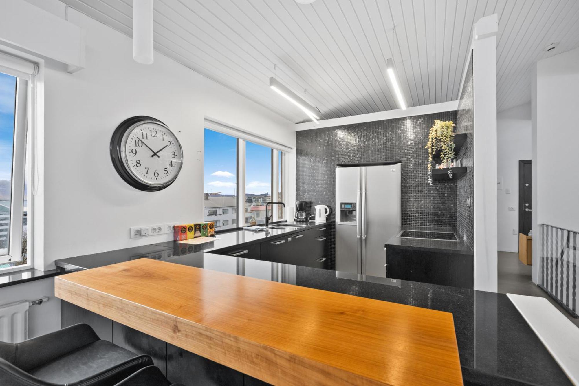 Penthouse Apt On The Shopping Street-Free Parking Reykjavik Bagian luar foto