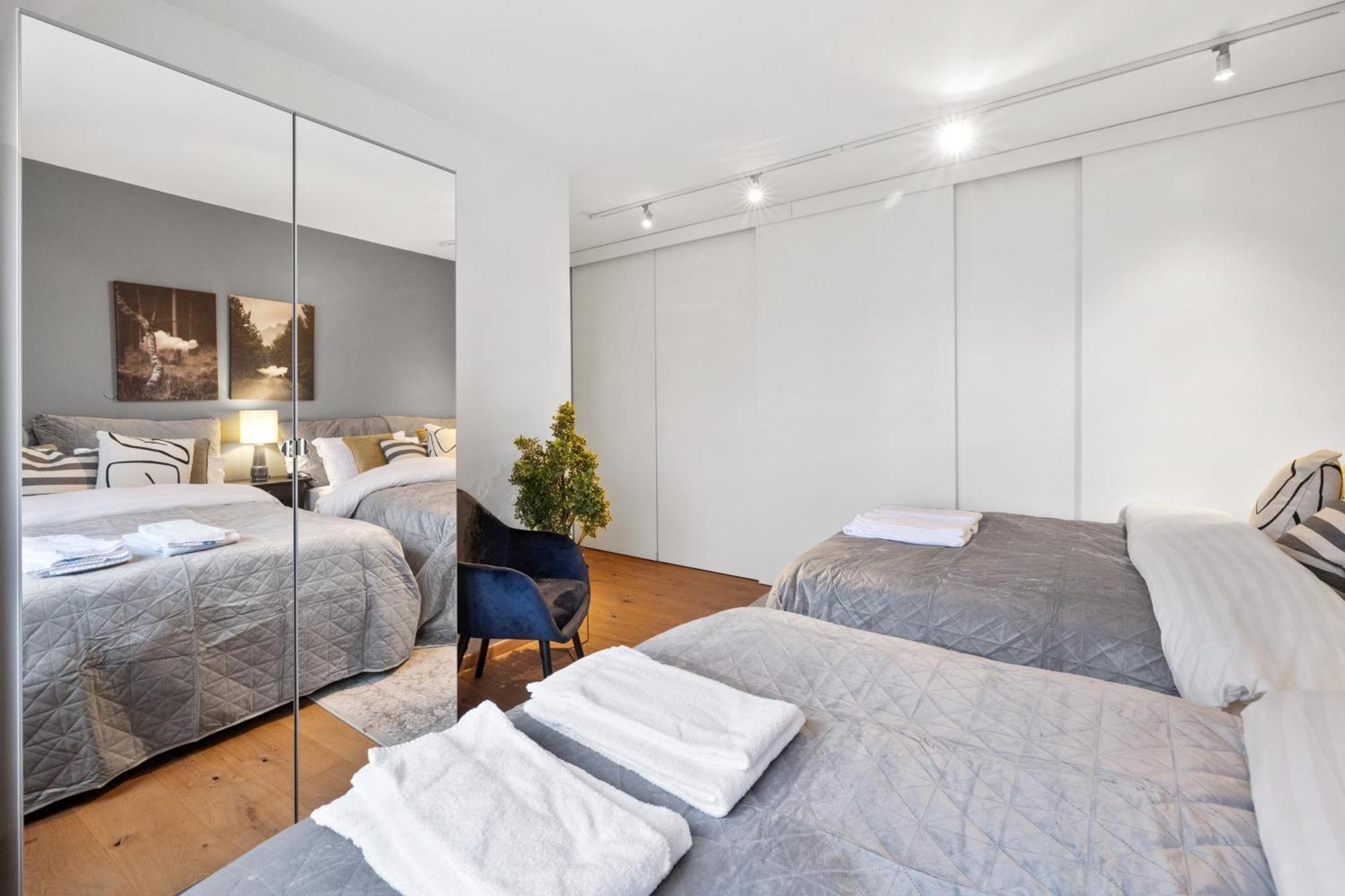 Penthouse Apt On The Shopping Street-Free Parking Reykjavik Bagian luar foto