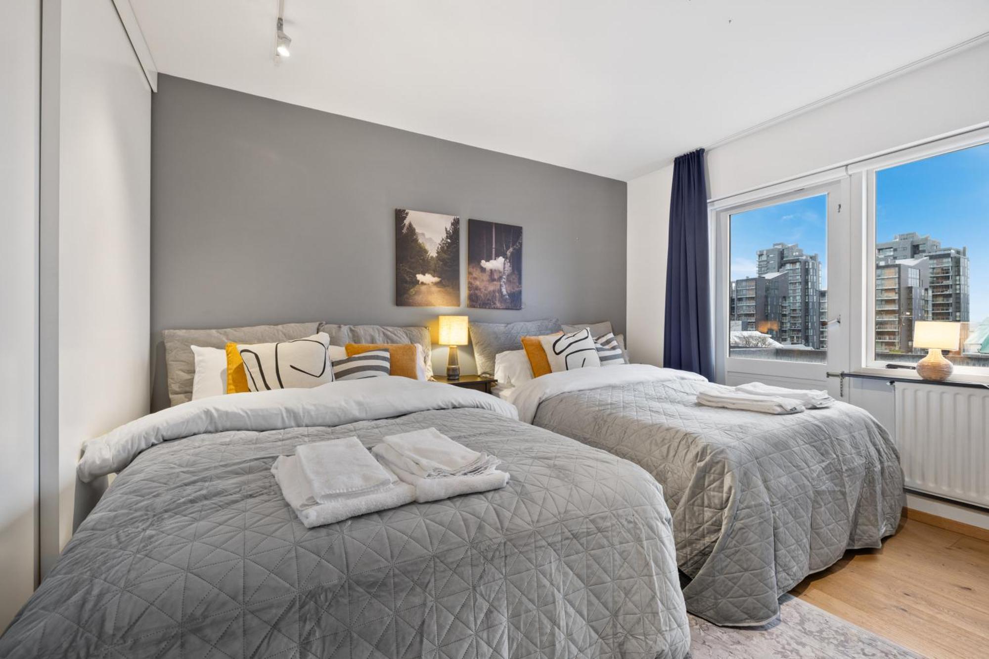 Penthouse Apt On The Shopping Street-Free Parking Reykjavik Bagian luar foto