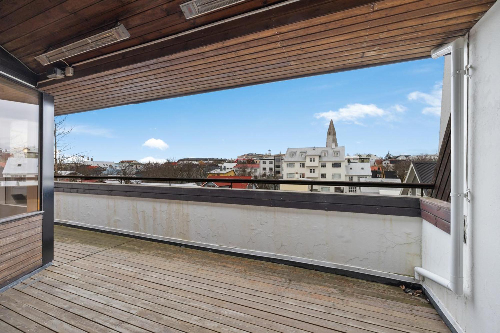 Penthouse Apt On The Shopping Street-Free Parking Reykjavik Bagian luar foto