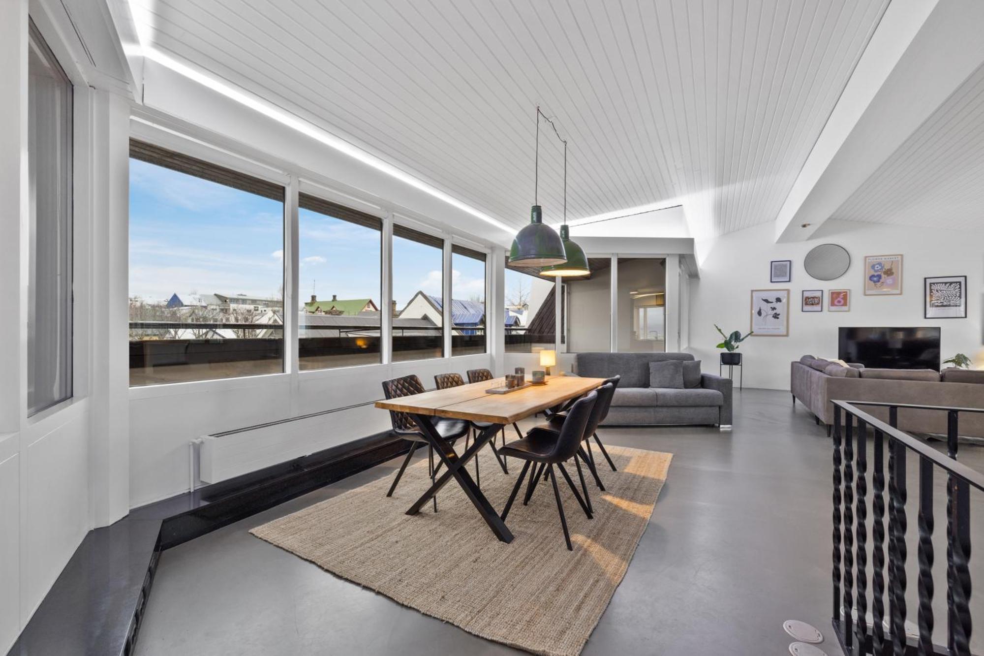 Penthouse Apt On The Shopping Street-Free Parking Reykjavik Bagian luar foto