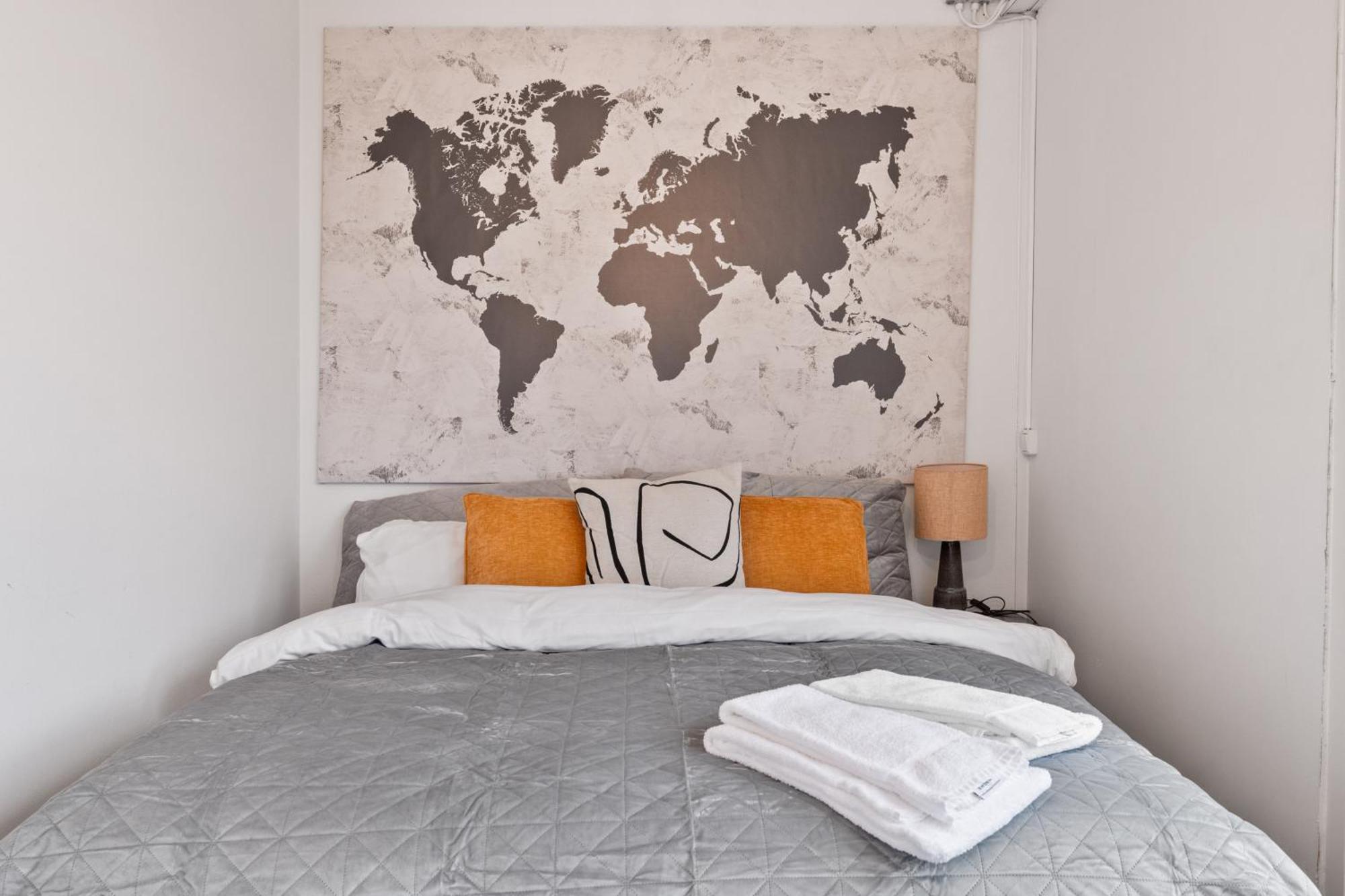 Penthouse Apt On The Shopping Street-Free Parking Reykjavik Bagian luar foto