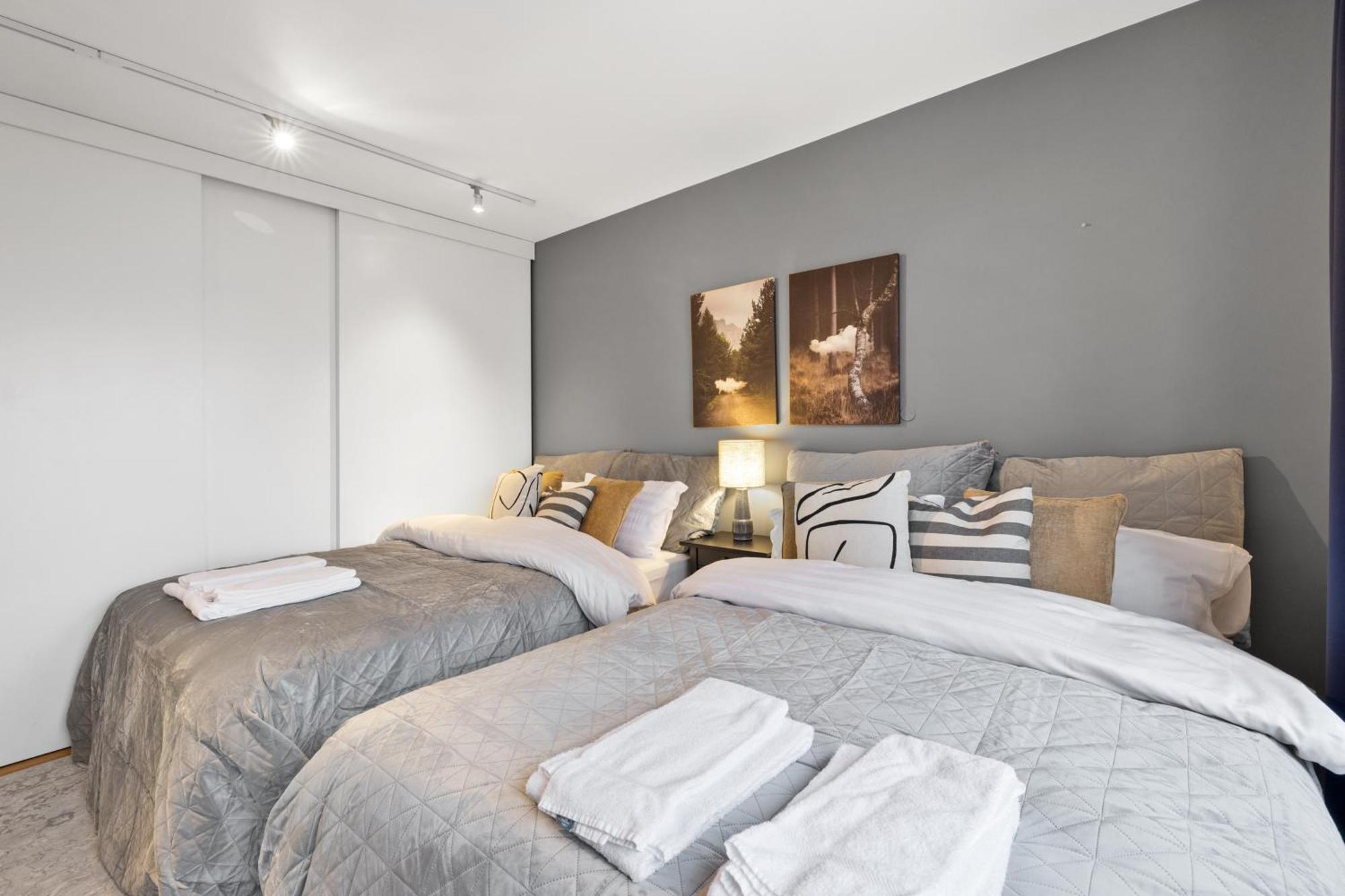 Penthouse Apt On The Shopping Street-Free Parking Reykjavik Bagian luar foto