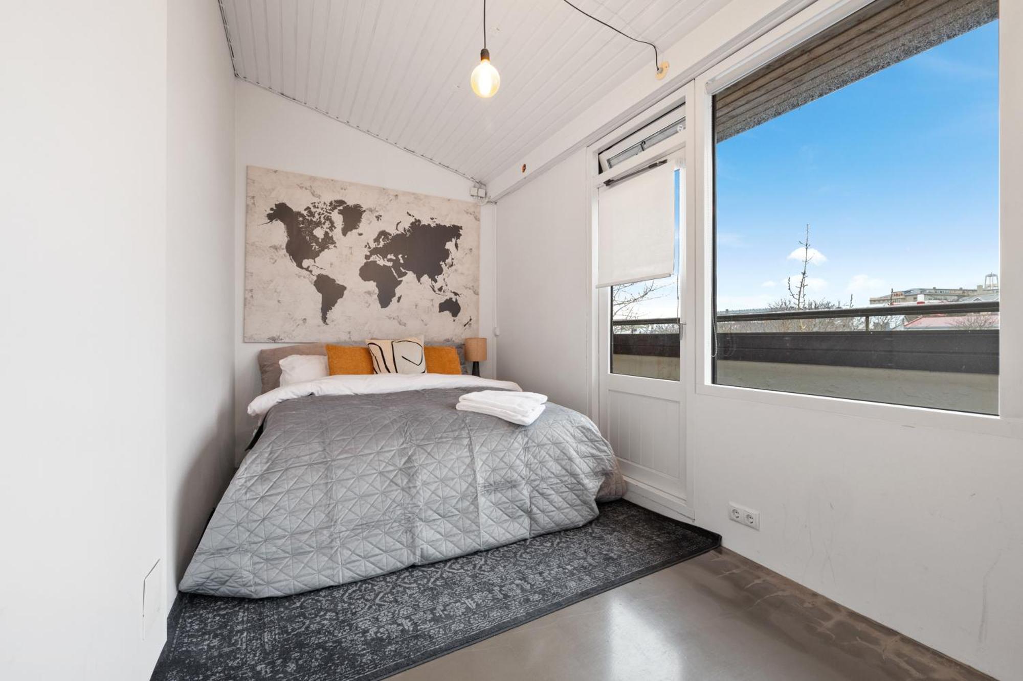 Penthouse Apt On The Shopping Street-Free Parking Reykjavik Bagian luar foto